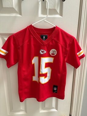 NWOT Team Apparel Kids Red #15 Football Jersey (Patrick Mahomes) boys size 7